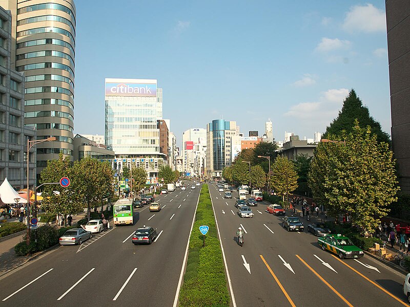 File:Route246-Aoyama-Gakuin.jpg