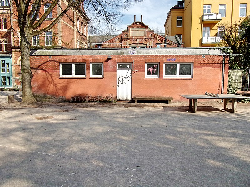 File:Rudolf Steiner Schule Giebel Turnhalle.jpg