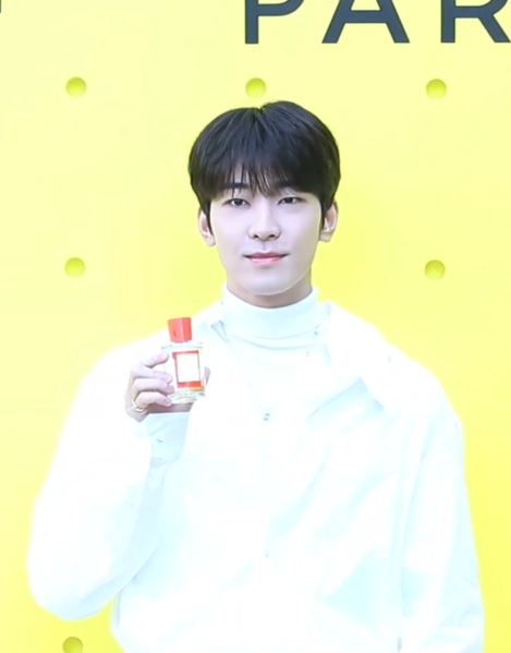 File:SEVENTEEN Wonwoo Acqua Di Parma.png