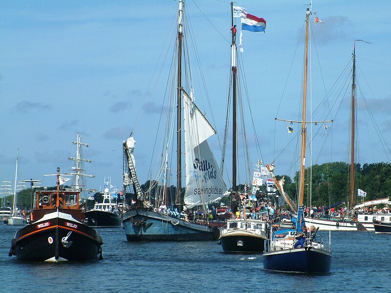 File:Sail Amsterdam 2010 Sail-in (053c).JPG