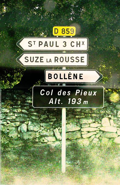 File:Saint-Restitut Col des Pieux.jpg