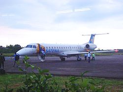 Satena Embraer ERJ 145 en FLA.jpg