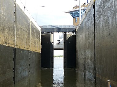 Rothensee lock at 16.08.10 (8) .JPG