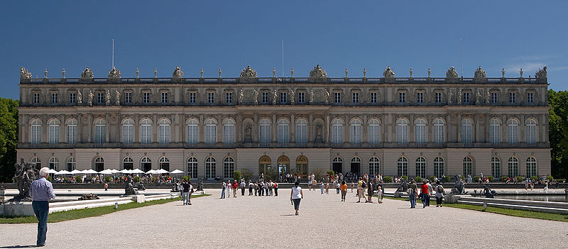 File:SchlossHerrenchiemsee.jpg