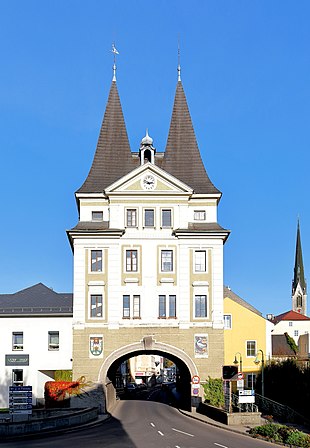 Schwanenstadt Stadttor.JPG