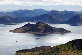 Scotts Peak vom Lake Pedder panorama.jpg abgeschnitten