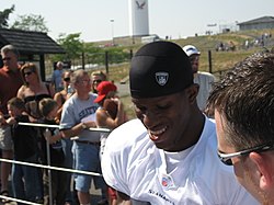 Hamlin signing an autograph while with the Seahawks. SeahawksTC-EWU-111.jpg