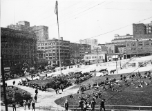 The future site of the King County Courthouse c.1911, the recently completed Lyon Building is at center. Seattle - Site of King County Courthouse, circa 1910.gif