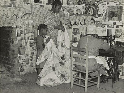 Jennie Pettway et une autre fille avec la courtepointe Jorena Pettway, Gee's Bend 1937