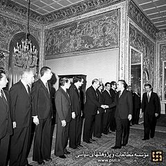 Shah visiting Bakhtiar cabinet before his exit from Iran.