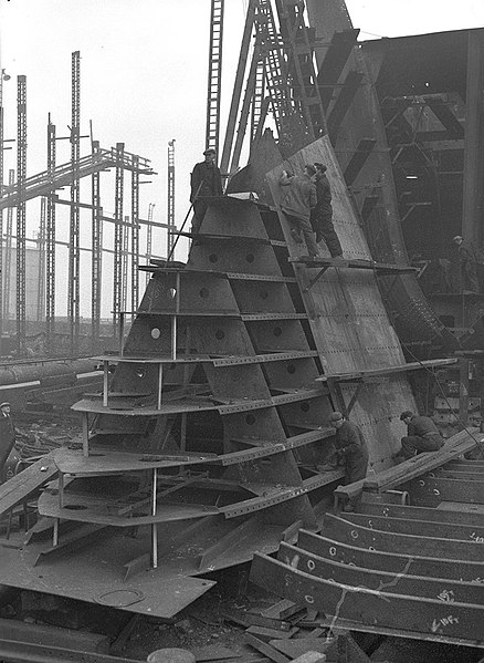 File:Shipyard workers at Bartram and Sons, Sunderland (15321621464).jpg