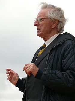 Сър Арнолд Волфендейл през 2008 г.