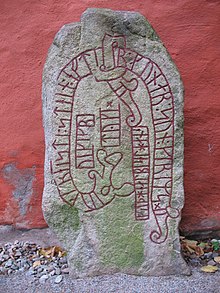 Runestone raised in memory of Gunnarr by Toki the Viking. Sm 10, Vaxjo.JPG