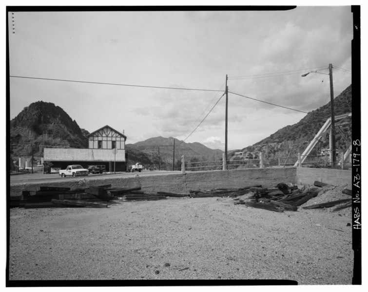 File:Southeast side of southwest approach. - Park Avenue Bridge, Park Avenue Spanning San Francisco River, Clifton, Greenlee County, AZ HABS ARIZ,6-CLIFT,11-8.tif