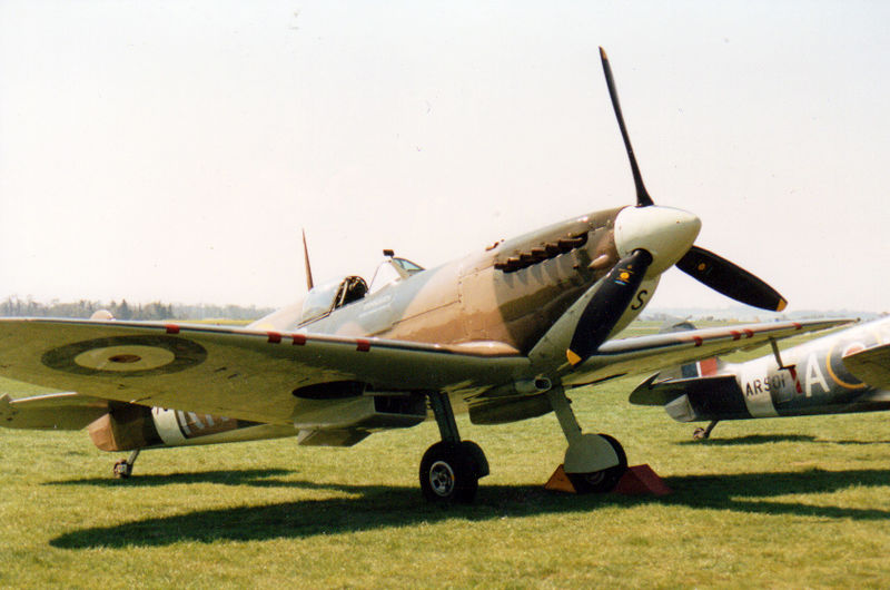 File:Spitfire Mk.IIa (4557887399).jpg