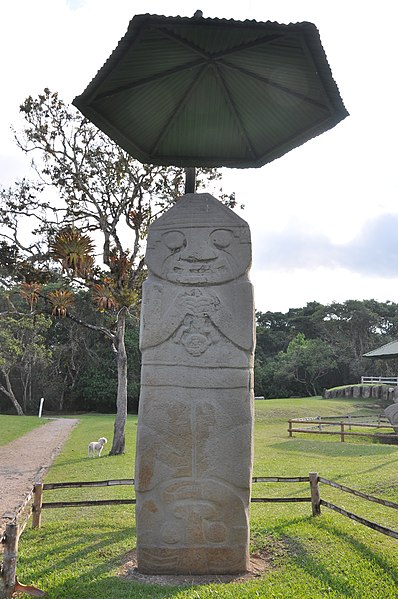 File:Stone god - Alto de Lavapatas.jpg