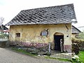 English: Building of the former mikveh in Strážov, Klatovy District, Czech Republic, nowadays used for farming purposes. Čeština: Budova bývalé mikve ve Strážově, okres Klatovy, používaná v současnosti k hospodářským účelům.