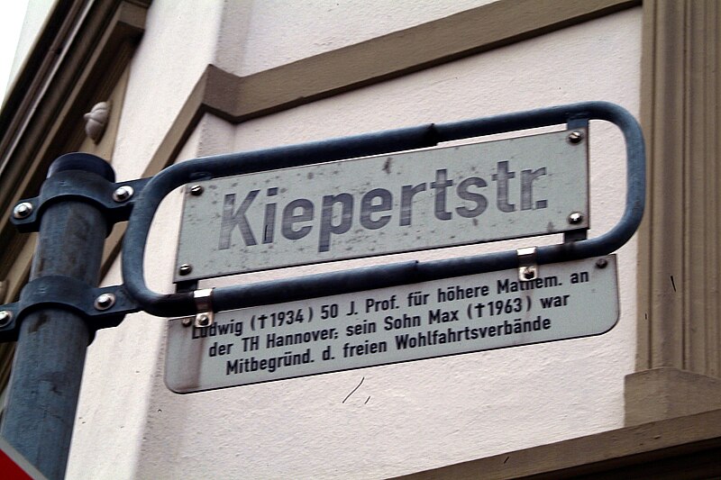 File:Straßenschild Kiepertstraße Hannover Herrenhausen Ludwig und Max Kiepert.jpg