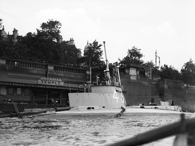 File:Submarine 'C13' (1907) moored at Temple Pier, London. RMG P00044.tiff