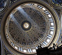 La coupole de Saint-Pierre de Rome, conçue par Michel-Ange, avec 42 mètres de diamètre interne.