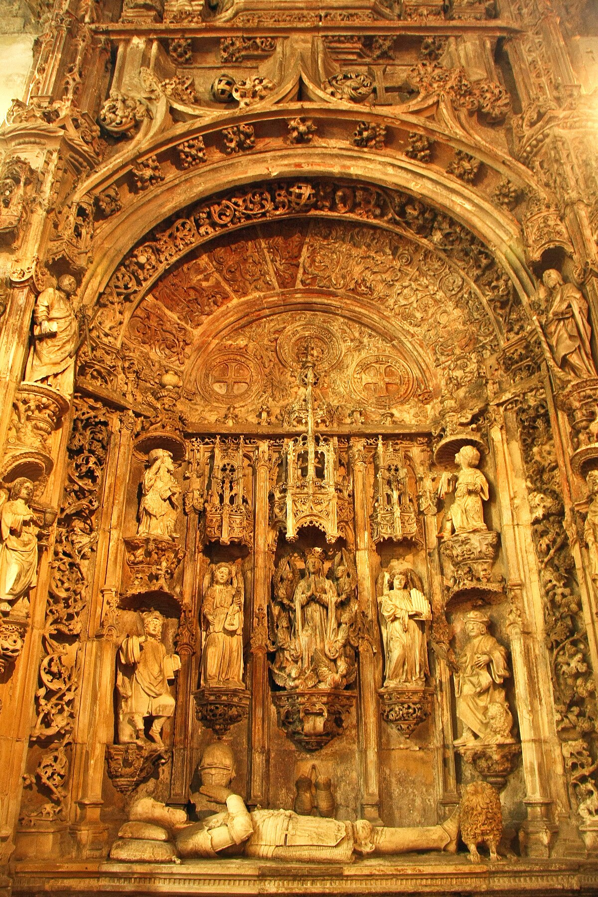 File:Túmulo de Dom Afonso Henriques, Fundador de Portugal - Igreja de Santa  Cruz - Coimbra - Portugal (8570508026).jpg - Wikimedia Commons