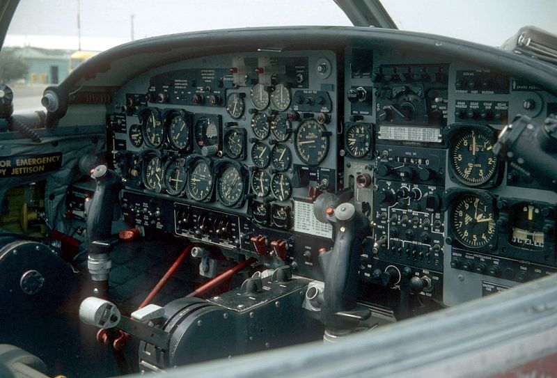 File:T-37 cockpit.jpg