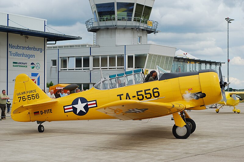 File:T-6 Texan (8739964258).jpg