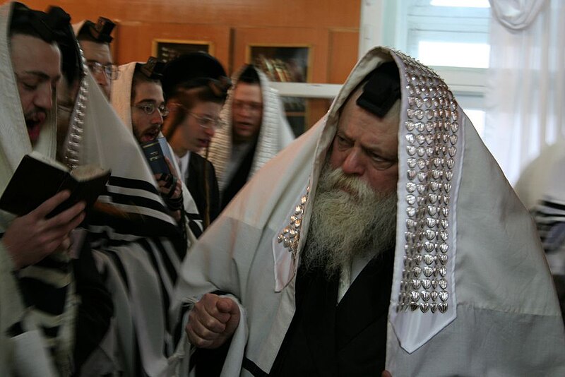 File:TAY Rebbe prayer.JPG