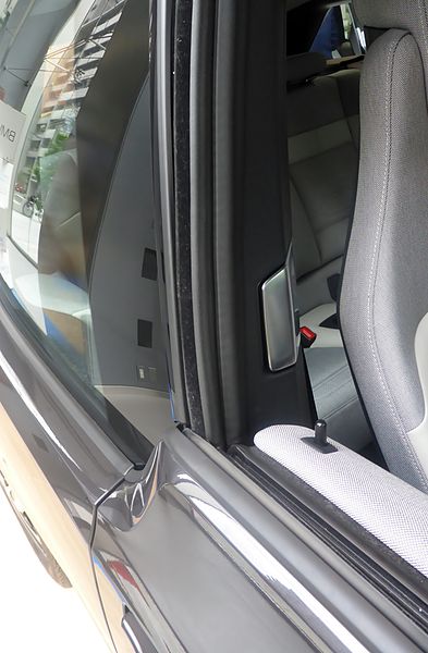 File:The rear doorknob of BMW i3.JPG