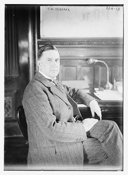 File:Thomas Mott Osborne circa 1910 at his desk.jpg