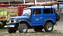 Toyota Land Cruiser FJ40 (techo rígido).JPG