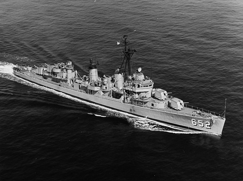 File:USS Ingersoll (DD-652) underway in 1966.jpg