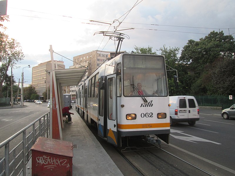 File:V3A 062 on line 24 at Vasile Parvan.jpg