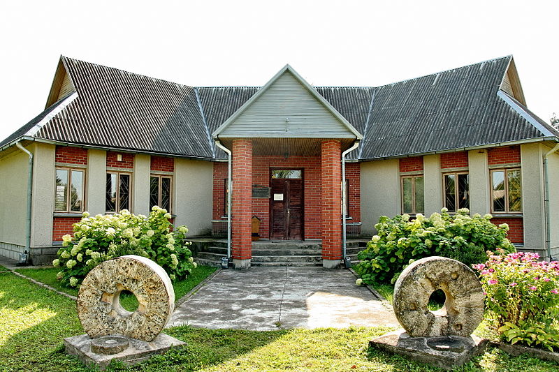 File:Vepriai museum.jpg