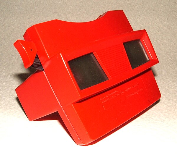 A View-Master Model G, introduced in 1962