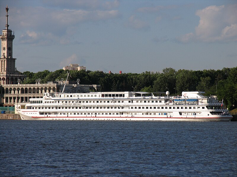 File:Viking Helgi in North River Port 9-jun-2012 03.JPG