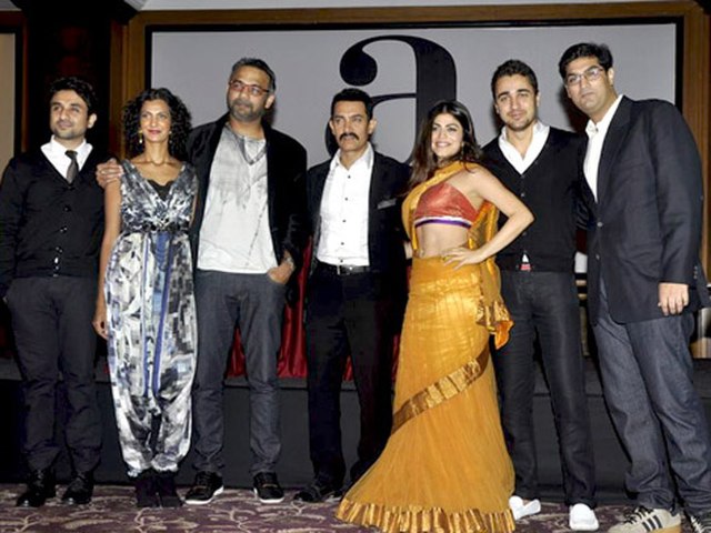 Vir Das, Poorna Jagannathan, Abhinay Deo, Aamir Khan, Shenaz Treasuryvala, Imran Khan, Kunal Roy Kapoor at the film's success bash