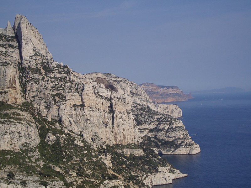 File:Vue on Marseille and Cassis Calanques.jpg