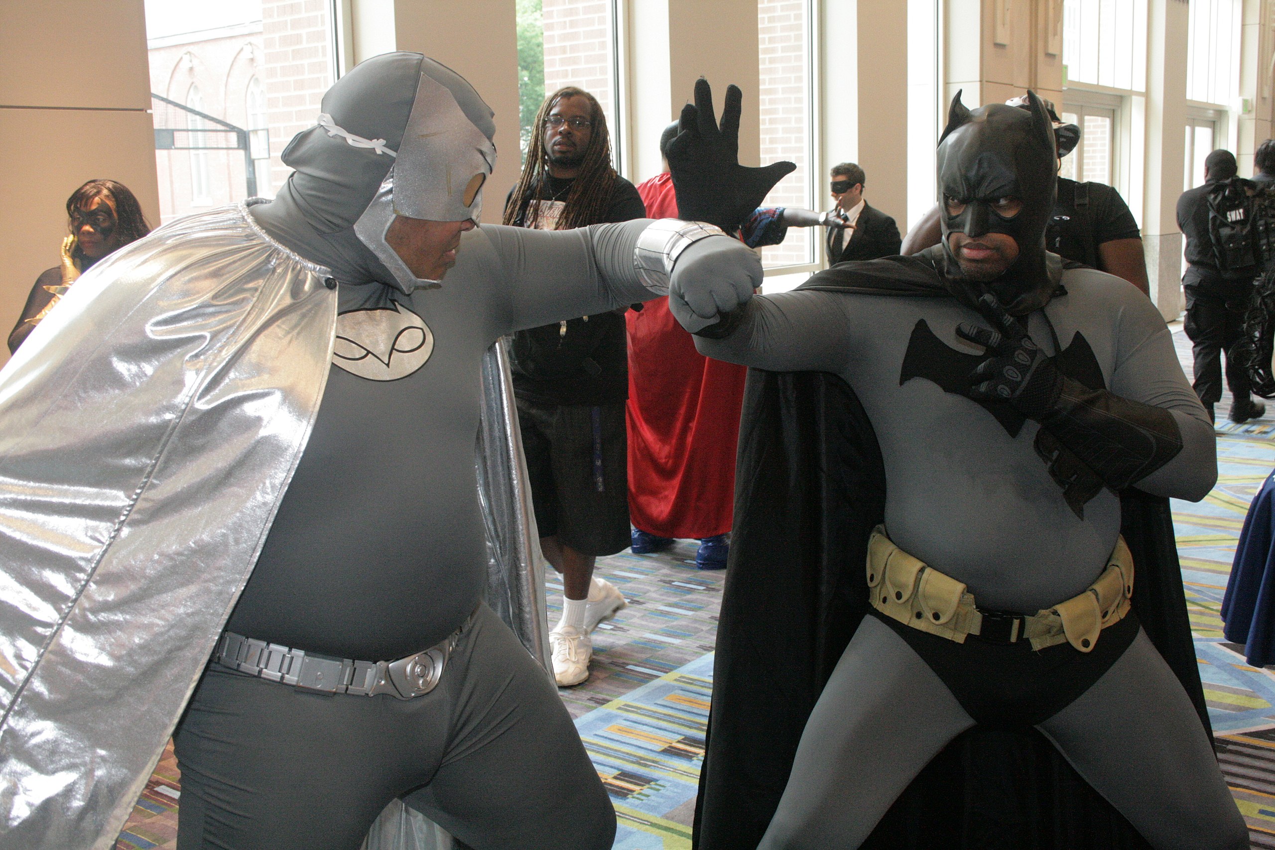 File:WW Philadelphia 2011 - Owlman vs Batman (5973482872).jpg - Wikimedia  Commons