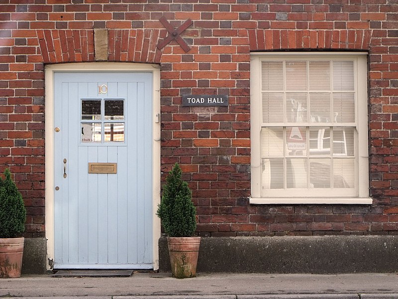 File:'Toad Hall', cottage in Aldbourne, Wiltshire - geograph.org.uk - 2095674.jpg