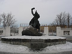 Памятник бредову в мурманске. Памятник Анатолию Бредову в Мурманске. Памятник Анатолию Бредову. Памятник герою советского Союза а. ф. Бредову.. Памятник Анатолию Бредову в Мурманске история.