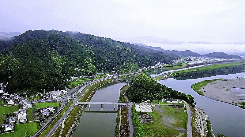 File:夢渡し橋 波介川.jpg