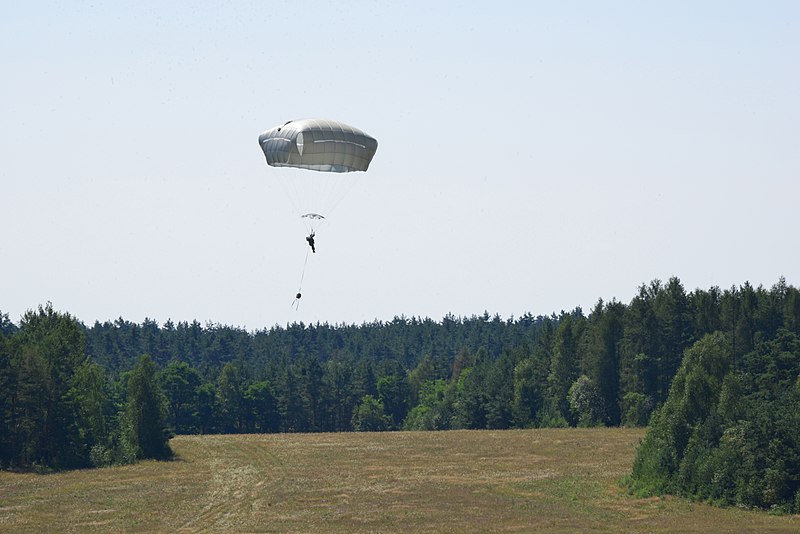 File:1-91 Cavalry Regiment conducts airborne operation at Grafenwoehr 160816-A-UP200-097.jpg