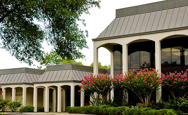 Helen Hall Library in League City