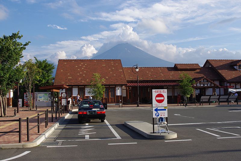 File:20100728 Kawaguchiko Station 6624.jpg