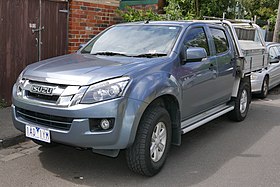 2013 yil Isuzu D-Max (MY12) LS-M 4WD 4 eshikli kabin shassisi (2015-11-13) .jpg