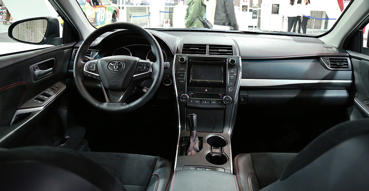 File 2015 Toyota Camry Xse Interior Jpg Wikimedia Commons