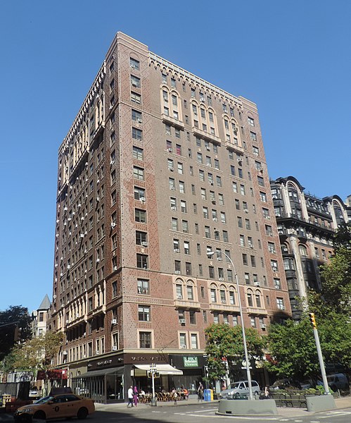 File:2163 Broadway across 76 St jeh.JPG