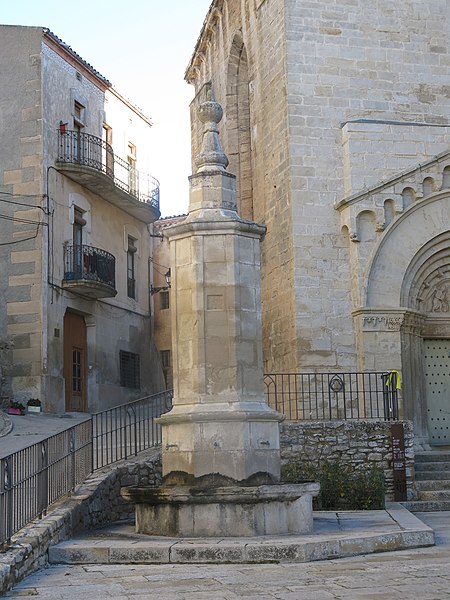 File:44 Font de la plaça del Monestir (Vallbona de les Monges).jpg