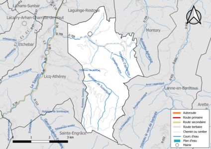 Carte en couleur présentant le réseau hydrographique de la commune